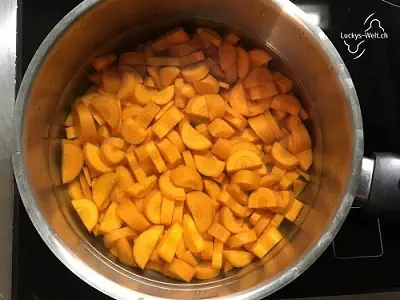Karotten schneiden und gut durchkochen.